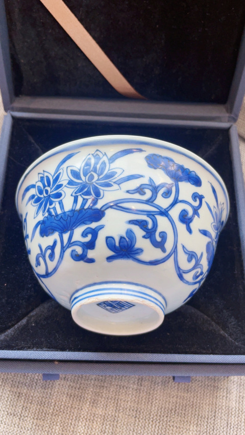 古玩陶瓷青花荷蓮紋碗，模糊，偏老真品鑒賞圖