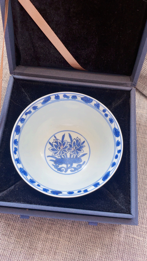 古玩陶瓷青花荷蓮紋碗，模糊，偏老真品鑒賞圖