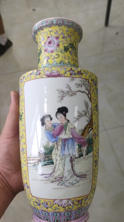 古玩陶瓷民國細路粉彩 紅樓夢黃地粉彩棒槌瓶拍賣,當前價格15800元