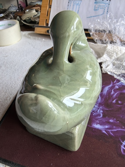 古玩陶瓷年份較淺的龍泉香薰真品鑒賞圖