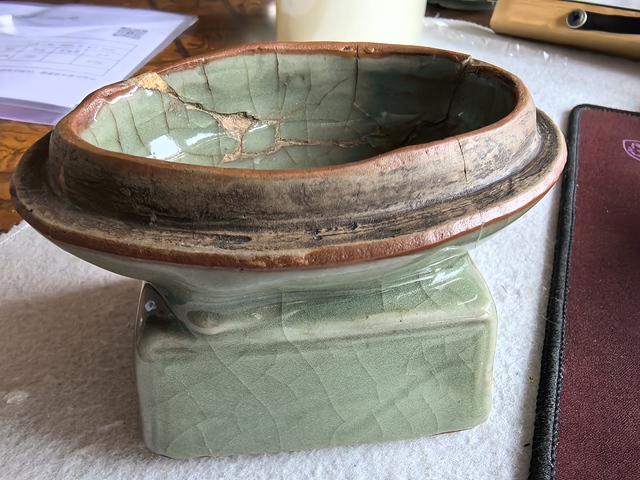 古玩陶瓷年份較淺的龍泉香薰真品鑒賞圖