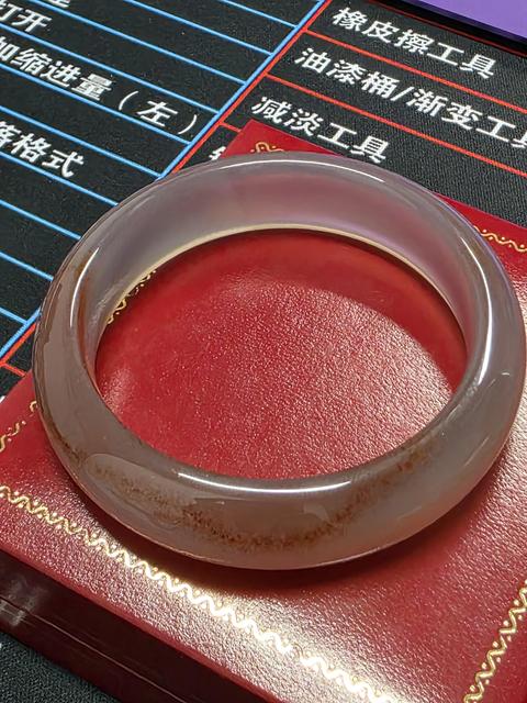 古玩玉器天然玉髓手鐲真品鑒賞圖