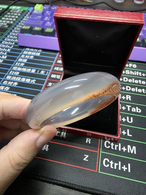 古玩玉器天然玉髓手鐲真品鑒賞圖