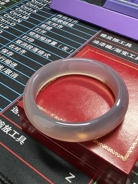 古玩玉器天然玉髓手鐲真品鑒賞圖