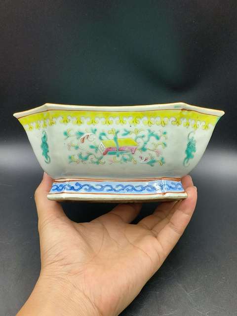 古玩陶瓷粉彩雜寶紋貢碗真品鑒賞圖