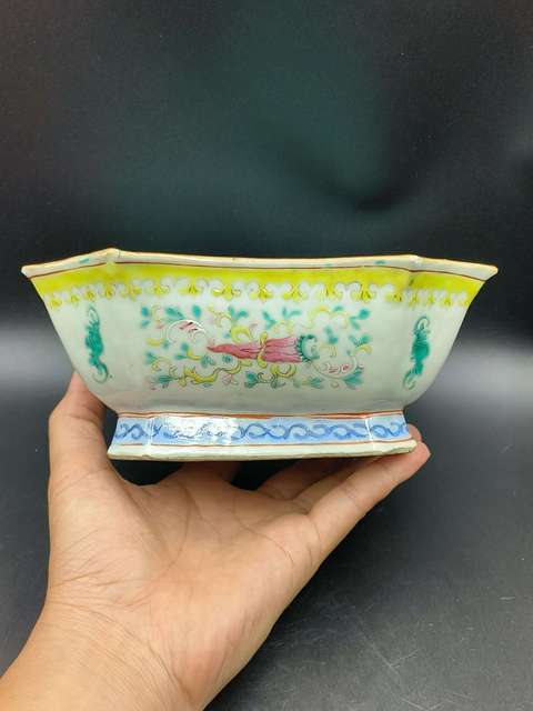 古玩陶瓷粉彩雜寶紋貢碗真品鑒賞圖
