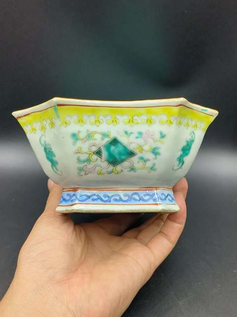 古玩陶瓷粉彩雜寶紋貢碗真品鑒賞圖