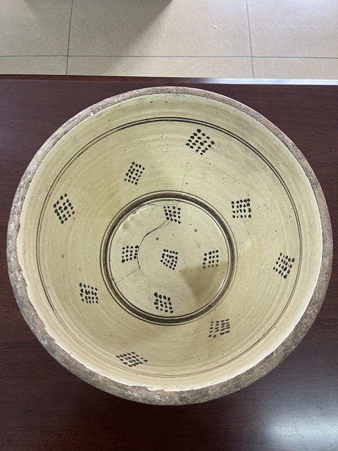 古玩陶瓷明末清初·褐釉刻花紋缸 真品鑒賞圖
