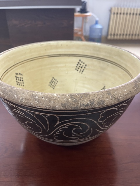 古玩陶瓷明末清初·褐釉刻花紋缸 真品鑒賞圖