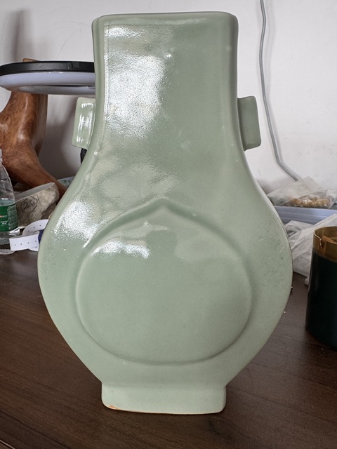 古玩陶瓷豆青釉慣耳尊真品鑒賞圖