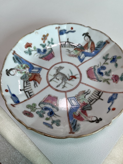 古玩陶瓷粉彩仕女人物盤真品鑒賞圖