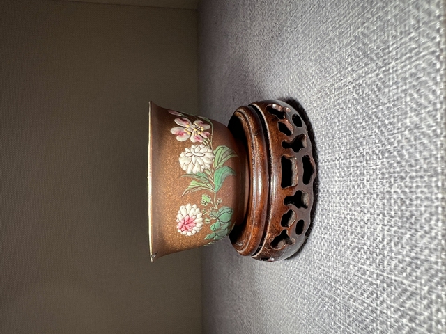 古玩陶瓷紫砂掛彩杯真品鑒賞圖