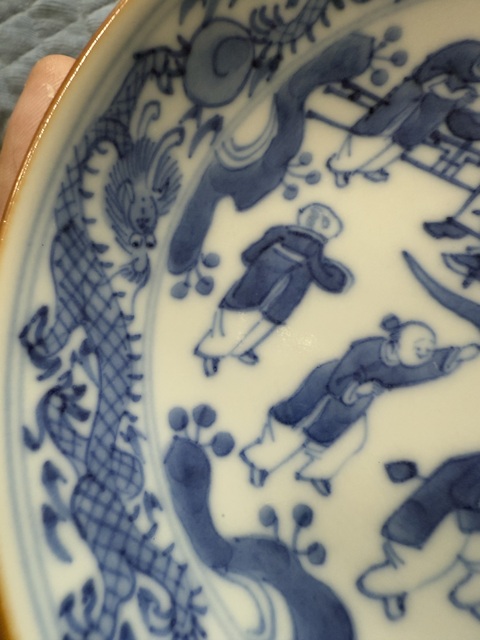 古玩陶瓷青花人物小盤真品鑒賞圖