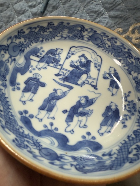 古玩陶瓷青花人物小盤真品鑒賞圖