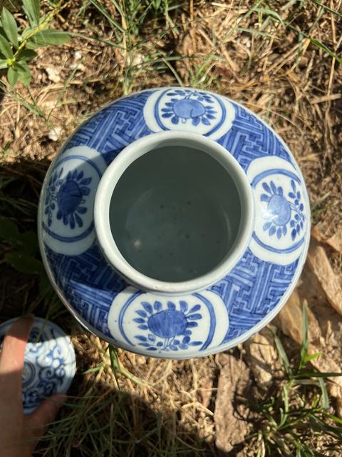 古玩陶瓷萬歷花鳥紋青花罐真品鑒賞圖