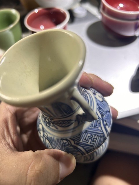古玩陶瓷青花鐵線描人物紋雙耳瓶真品鑒賞圖