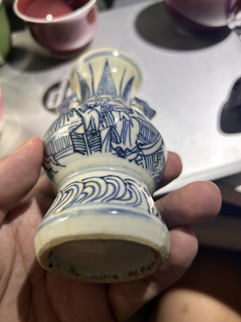 古玩陶瓷青花鐵線描人物紋雙耳瓶真品鑒賞圖