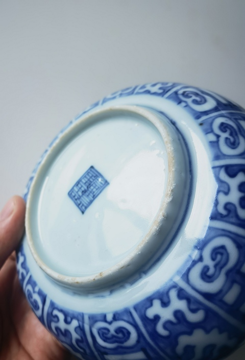 古玩陶瓷明晚期青花地留白飛龍紋花口盤真品鑒賞圖