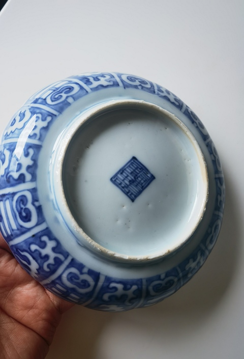 古玩陶瓷明晚期青花地留白飛龍紋花口盤真品鑒賞圖