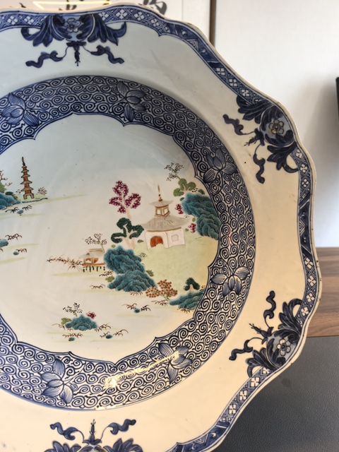古玩陶瓷乾隆青花粉彩花口大盤(pán)真品鑒賞圖