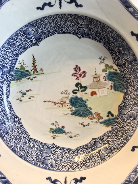 古玩陶瓷乾隆青花粉彩花口大盤(pán)真品鑒賞圖