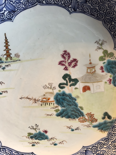 古玩陶瓷乾隆青花粉彩花口大盤(pán)真品鑒賞圖