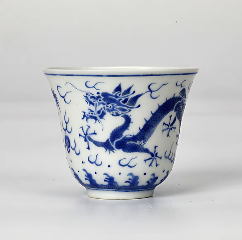 古玩陶瓷藍(lán)料彩龍紋杯真品鑒賞圖