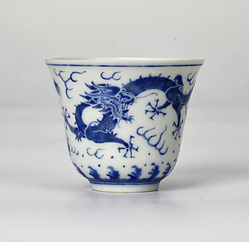 古玩陶瓷藍(lán)料彩龍紋杯真品鑒賞圖