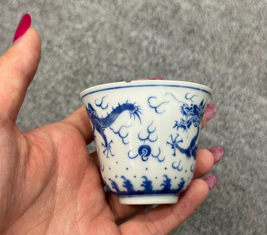 古玩陶瓷藍(lán)料彩龍紋杯真品鑒賞圖