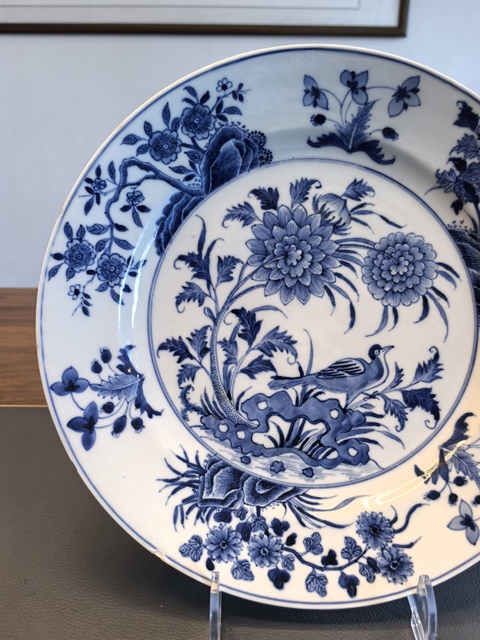 古玩陶瓷康熙青花洞石花鳥盤真品鑒賞圖