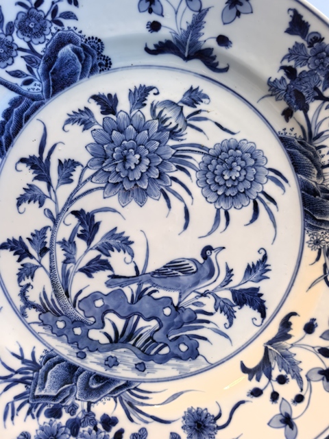 古玩陶瓷康熙青花洞石花鳥盤真品鑒賞圖