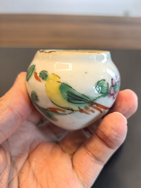 古玩陶瓷粉彩花鳥(niǎo)紋鳥(niǎo)食罐真品鑒賞圖