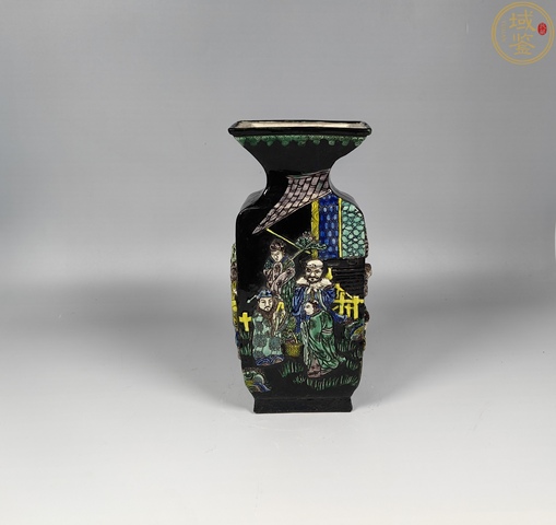 古玩陶瓷民國墨地素三彩浮雕八仙四方賞瓶真品鑒賞圖