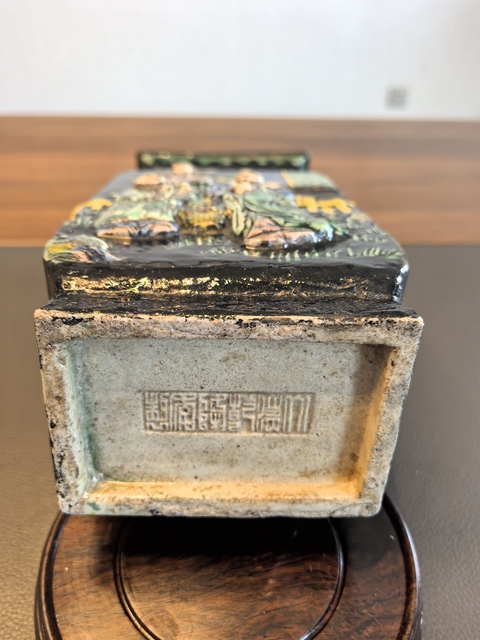 古玩陶瓷民國墨地素三彩浮雕八仙四方賞瓶真品鑒賞圖