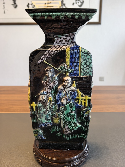 古玩陶瓷民國墨地素三彩浮雕八仙四方賞瓶真品鑒賞圖