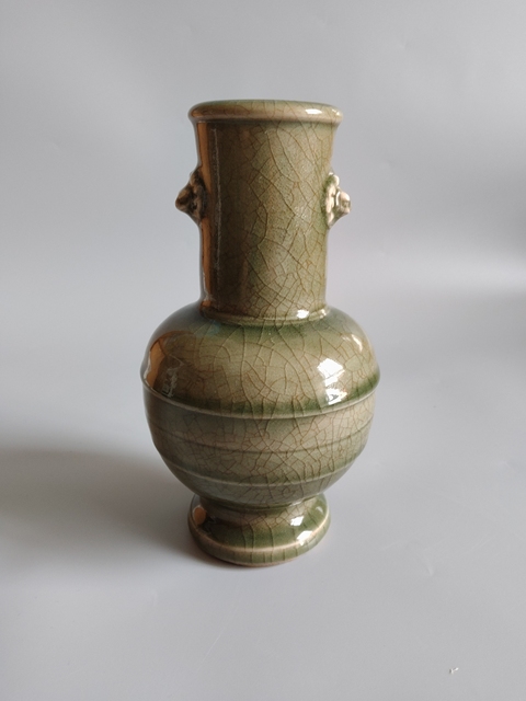 古玩陶瓷青釉雙鋪首瓶真品鑒賞圖
