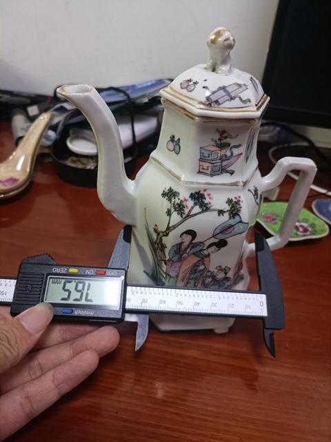 古玩陶瓷民國粉彩人物故事紋六方茶壺拍賣，當前價格3888元