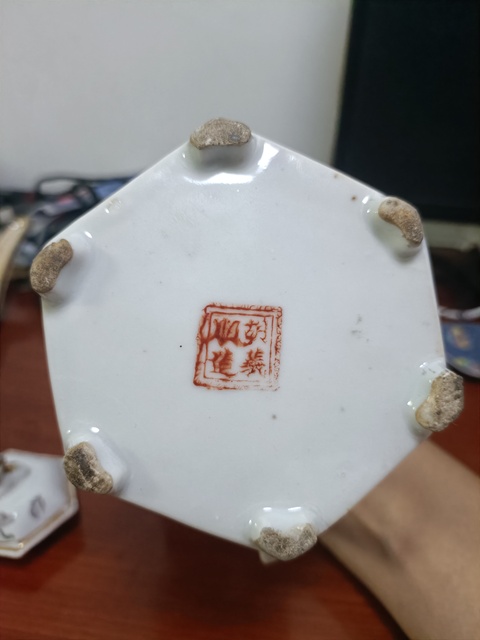 古玩陶瓷民國粉彩人物故事紋六方茶壺拍賣，當前價格3888元