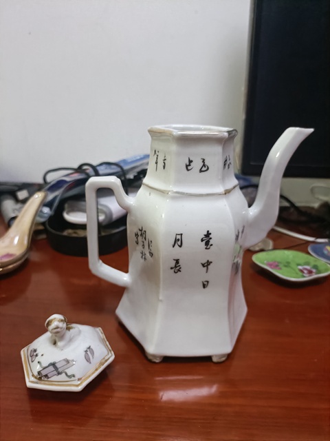 古玩陶瓷民國粉彩人物故事紋六方茶壺拍賣，當前價格3888元