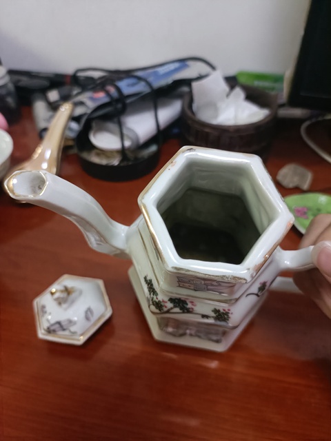 古玩陶瓷民國粉彩人物故事紋六方茶壺拍賣，當前價格3888元