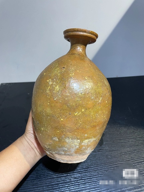 古玩陶瓷黃釉盤口瓶真品鑒賞圖