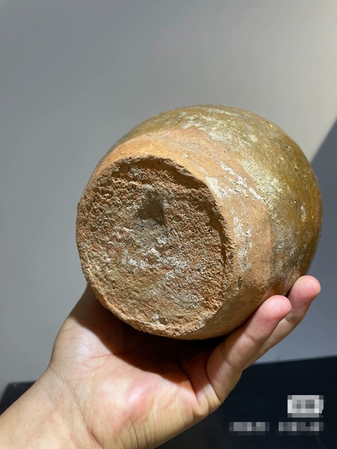 古玩陶瓷黃釉盤口瓶真品鑒賞圖
