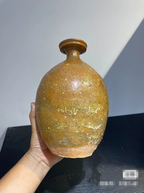 古玩陶瓷黃釉盤口瓶真品鑒賞圖