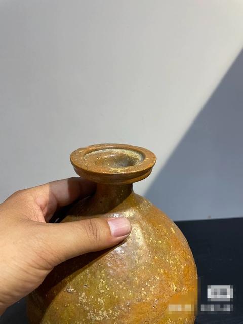 古玩陶瓷黃釉盤口瓶真品鑒賞圖