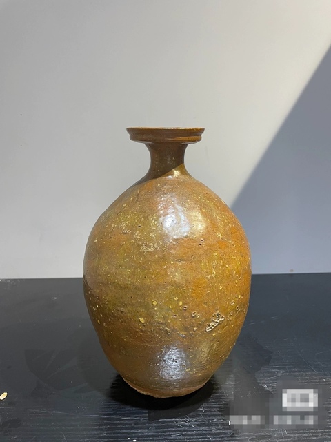 古玩陶瓷黃釉盤口瓶真品鑒賞圖