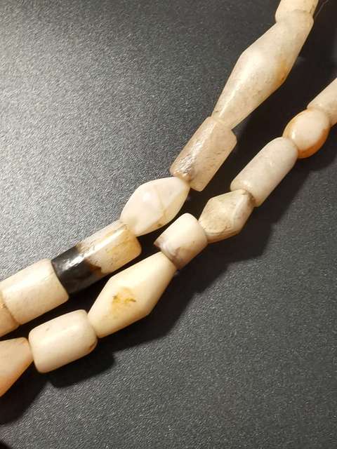 古玩玉器特價，千年瑪瑙一條拍賣，當前價格399元