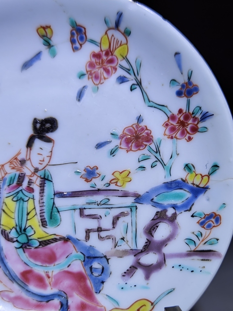 古玩陶瓷粉彩人物盤真品鑒賞圖