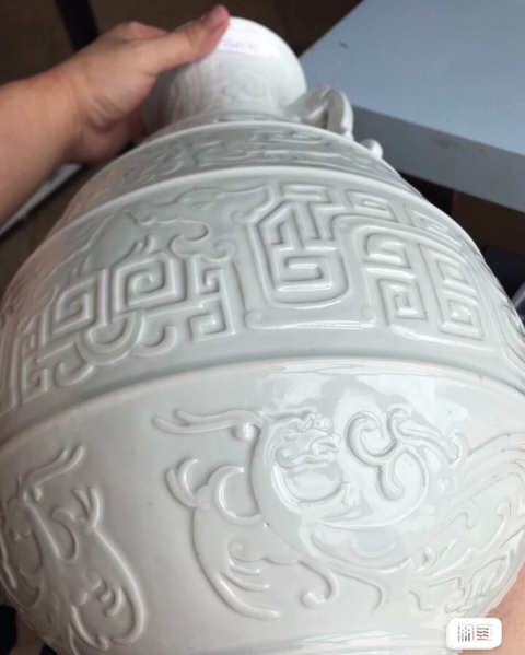古玩陶瓷白釉鳳紋雙耳尊真品鑒賞圖