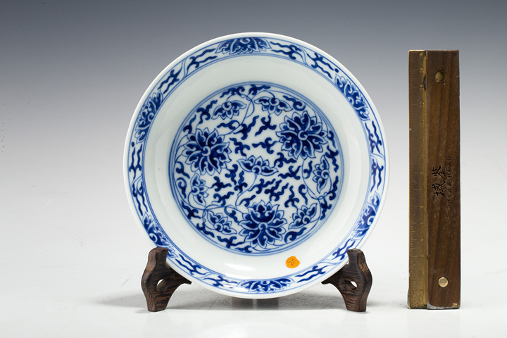 古玩陶瓷清光緒·青花纏枝蓮紋盤(官)真品鑒賞圖