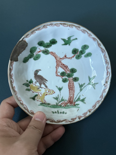 古玩陶瓷五彩松鷹雀盤真品鑒賞圖